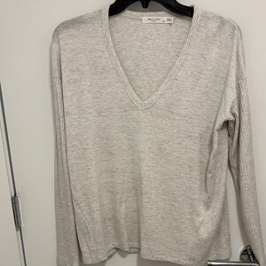Rag and bone V-neck light gray sweater